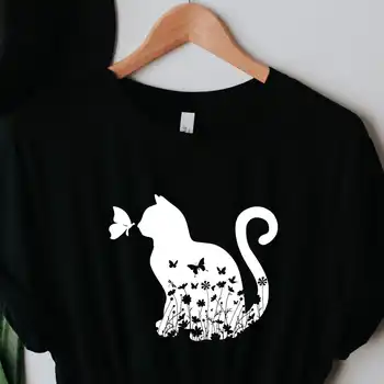 Любительница футболок с цветочным рисунком кота