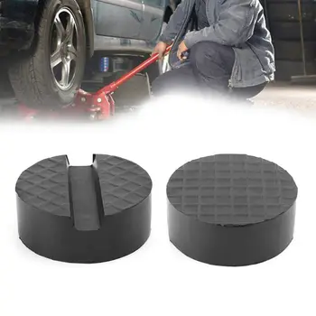 Черный автомобильный домкрат, резиновая накладка, противоскользящий рельсовый протектор, опорный блок для тяжелых условий эксплуатации.